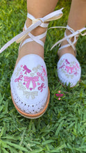 Load image into Gallery viewer, Hearts Coquette- white Embroidered Lace Up Huaraches