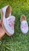 Load image into Gallery viewer, Hearts Coquette- white Embroidered Regular flat  Huaraches