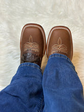 Cargar imagen en el visor de la galería, Botas Lacer - Tan Leather Laced Tooled Boots