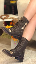 Cargar imagen en el visor de la galería, Botas Bordadas - Embroidered Chocolate Leather Boots
