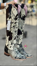 Load image into Gallery viewer, Cowhide Botas Únicas - Unique Boots