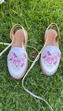 Load image into Gallery viewer, Hearts Coquette- white Embroidered Lace Up Huaraches