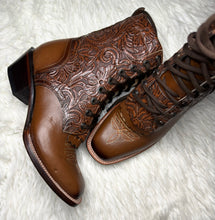 Load image into Gallery viewer, Botas Tacón Cubano Lacer - Shedron Round toe