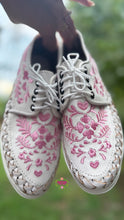 Cargar imagen en el visor de la galería, Pink Embroidered Sneakers