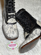 Cargar imagen en el visor de la galería, Men Botas Lacer/ WIDE women - Cowhide Black Leather Tooled Wide Boots