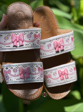 Cargar imagen en el visor de la galería, Coquette 3D Double Bow White Sandal