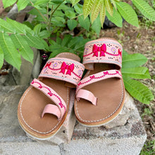 Cargar imagen en el visor de la galería, Coquette 3D Pink Toe Sandals