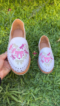 Load image into Gallery viewer, Hearts Coquette- white Embroidered Regular flat  Huaraches