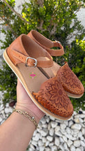 Load image into Gallery viewer, Girasol Láser - Sunflower Tan Buckle