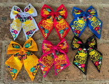 Cargar imagen en el visor de la galería, Moño - Embroidered Class of 25 Short Bow