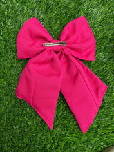 Cargar imagen en el visor de la galería, Moño - Embroidered Class of 25 Short Bow