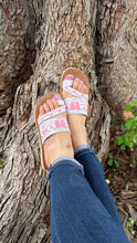 Cargar imagen en el visor de la galería, Coquette Mexican 3D White Toe Sandals