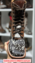 Load image into Gallery viewer, Botas Lacer - Unique Cowhide Pattern Leather Tooled Boots