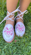 Load image into Gallery viewer, Hearts Coquette- white Embroidered Lace Up Huaraches