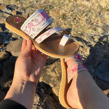 Cargar imagen en el visor de la galería, Coquette Mexican 3D White Toe Sandals