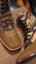 Load image into Gallery viewer, Camuflaje Lacer Punta Bulldog Tacón Cubano - Preorder