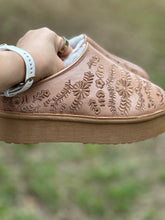 Load image into Gallery viewer, Canela Conchita - Warm Slippers