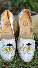 Cargar imagen en el visor de la galería, Senior 2026 - Gold and Black Leather Flats