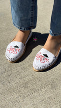 Cargar imagen en el visor de la galería, Red Senior - Embroidered Flats