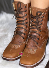 Load image into Gallery viewer, Botas Lacer - Tan Leather Laced Tooled Boots