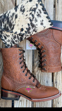 Load image into Gallery viewer, Botas Lacer - Tan Leather Laced Tooled Boots