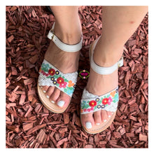 Cargar imagen en el visor de la galería, Yaritza Embroidered White Buckle
