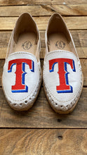 Cargar imagen en el visor de la galería, Rangers - White Leather Embroidered Flats