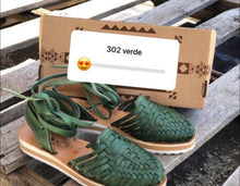 Load image into Gallery viewer, Black Platform Lace Up