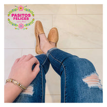 Cargar imagen en el visor de la galería, Imprinted Girasol - Sunflower Light Tan Tooled Leather