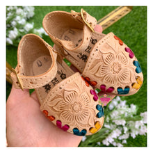 Cargar imagen en el visor de la galería, Miranda - Tooled Buckle Huaraches