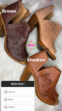 Cargar imagen en el visor de la galería, Rubia - Tooled light tan Booties