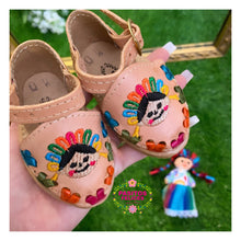 Cargar imagen en el visor de la galería, Muñeca Lele - Tan