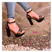 Cargar imagen en el visor de la galería, Jardin Negro - Black Platform Heels