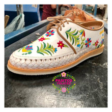 Load image into Gallery viewer, Xochime - Black Embroidered Loafer