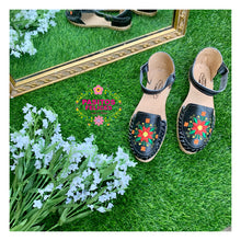 Cargar imagen en el visor de la galería, Yajaira - Black Lace Up Huaraches