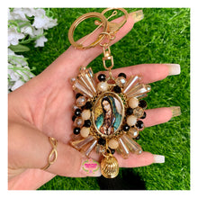 Load image into Gallery viewer, San Miguel Arcángel con Virgencita - Keychains