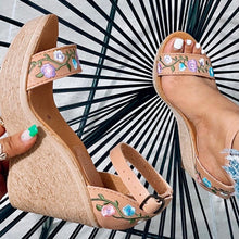 Cargar imagen en el visor de la galería, Black Floral wedges