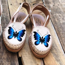 Cargar imagen en el visor de la galería, Mariposa Morfo - Embroidered Morpho Flat Lace up