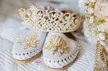 Load image into Gallery viewer, Mis Quince - Sweet 15 Gold Lace Up
