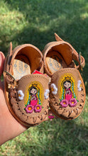 Cargar imagen en el visor de la galería, Virgencita Tan Buckle
