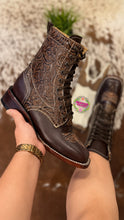 Load image into Gallery viewer, Botas Café Pullup Lacer - Shiny Brown Leather Tooled Boots
