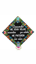 Load image into Gallery viewer, Cuando me Vean Volar - Embroidered graduation cap topper
