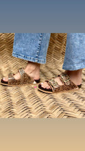 Load image into Gallery viewer, Sunflower Corcho - Hand tooled sunflower leather sandals
