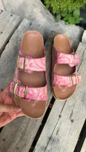 Load image into Gallery viewer, Carmen - Pink Tooled Leater Sandals
