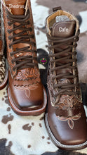 Cargar imagen en el visor de la galería, Botas Lacer - Shedron Leather Tooled Boots
