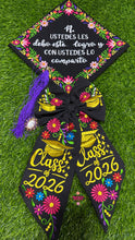 Cargar imagen en el visor de la galería, Comparto mi Logro - Embroidered graduation cap topper
