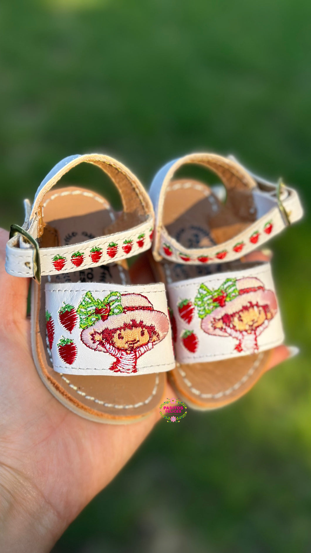 Fresita - White Buckle