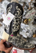 Load image into Gallery viewer, Cristina Pelo de Res - Black Cowhide Leather Boots PREORDER
