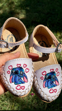 Cargar imagen en el visor de la galería, Stitch Buckle
