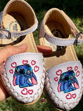 Cargar imagen en el visor de la galería, Stitch Buckle
